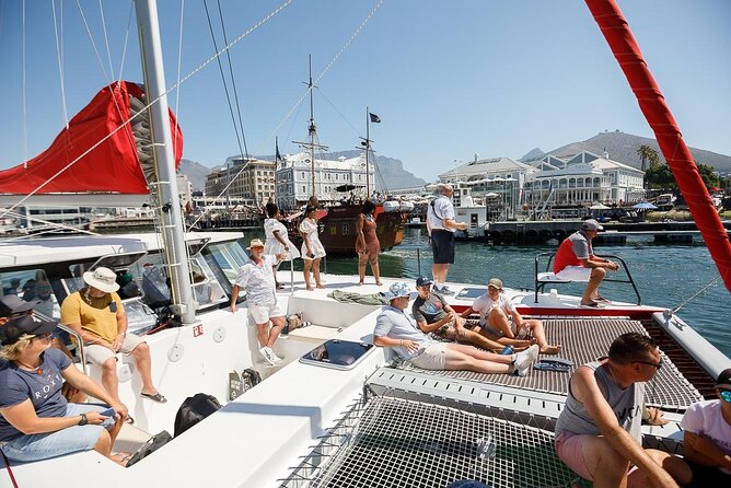 1- Hour Catamaran Cruise Cape Town - The first views: the waterfront from Table Bay
