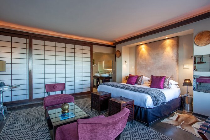 2 Day Inverdoorn Luxury Safari - Sunrise safari at 06:00 or 07:00