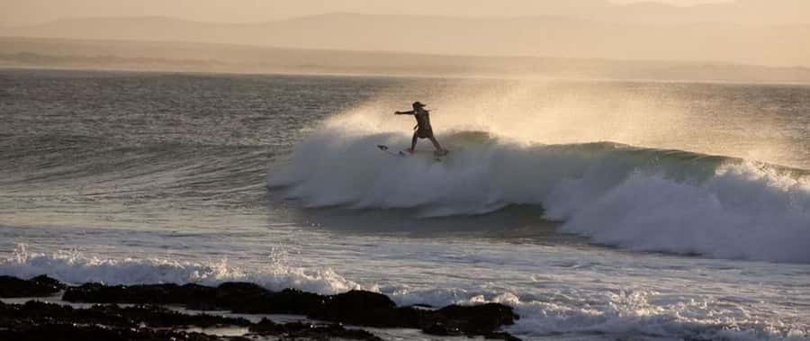 2 Hour Surf Lesson Jeffreys Bay - The first 20 minutes: theory, stance, and paddling