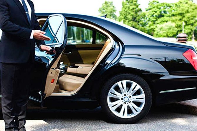 Airport Transfer ( Cape Town) - Landing at Cape Town International Airport
