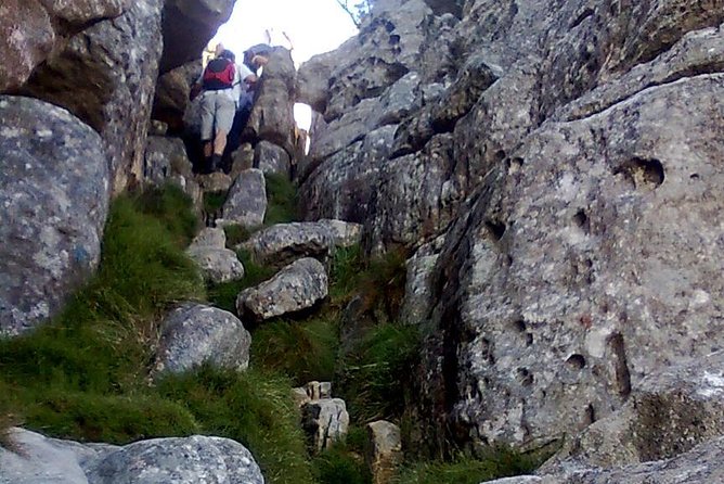 An exciting scramble on Table Mountain - What the India Venster route demands