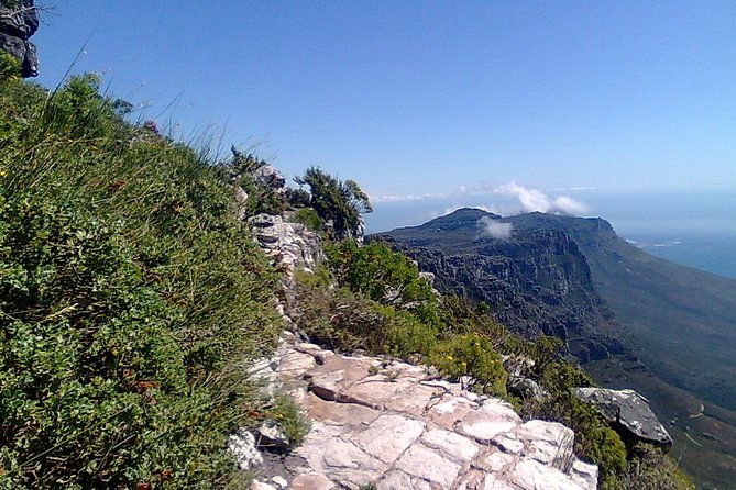 An exciting scramble on Table Mountain - Starting the climb with a small group