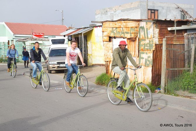 Bicycle Township Tour in Cape Town - Meeting children at the daycare