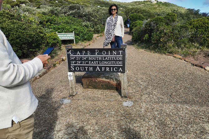Cape Point Tour, Penguins, v Signal Hill & Coalstal drive. Wifi - Simon’s Town is your practical lunch break