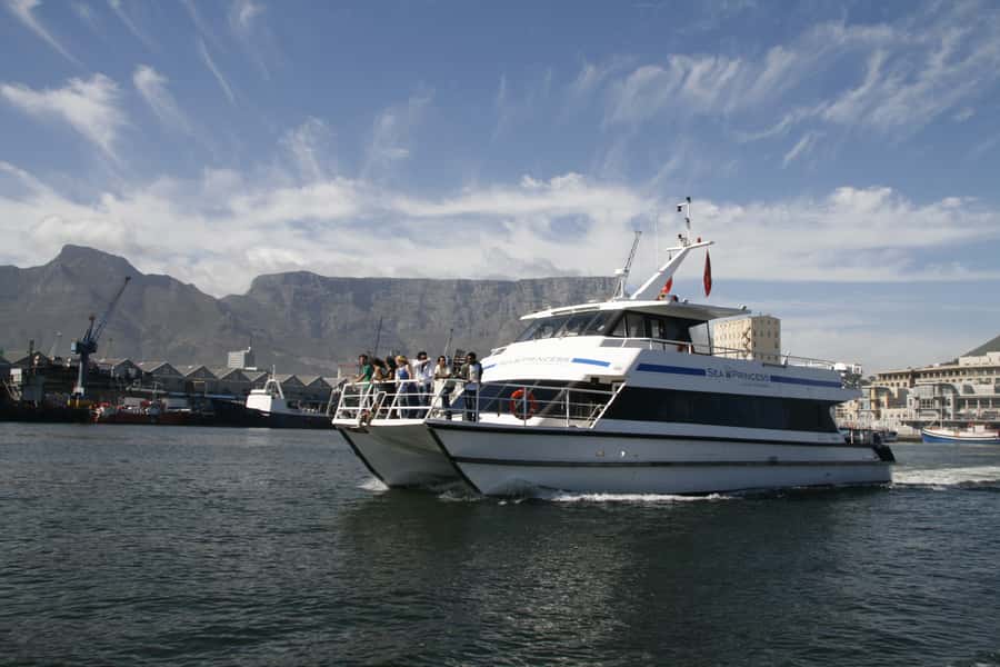 Cape Town: 1.5-Hour Luxury Sunset Cruise with Prosecco - Sunset beyond the harbor