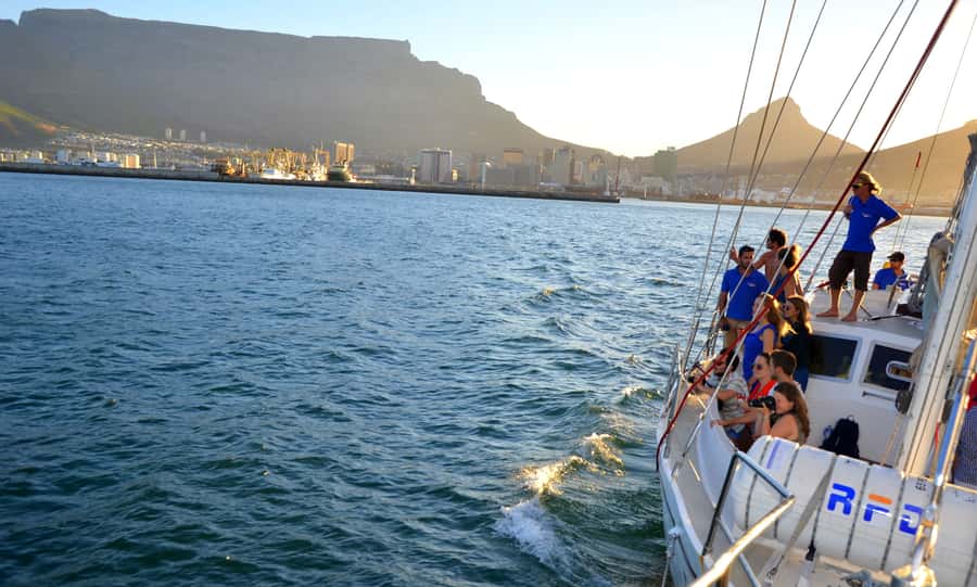 Cape Town: 1-Hour Pre-Sunset Champagne Cruise - Making the most of the hour