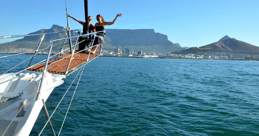 Cape Town: 1-Hour Pre-Sunset Champagne Cruise - An hour on the Atlantic, broken down