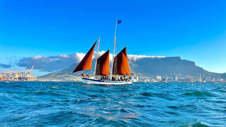 Cape Town: 1 Hour Table Bay Sailing Tour - Turning back through Granger Bay