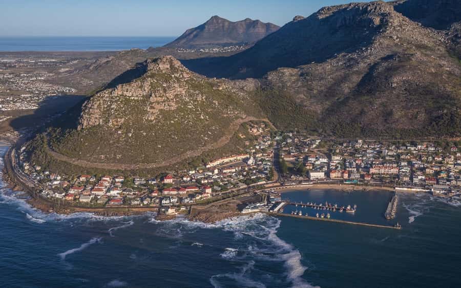 Cape Town: 2 Oceans Helicopter Flight with Boat Tour Ticket - The return past Constantia Valley