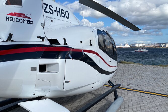 Cape Town: 25min Helicopter Flight with Complimentary Boat Cruise - The return over Constantia Valley