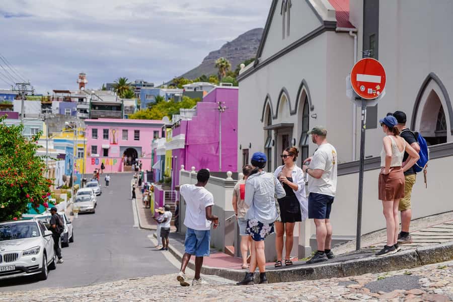 Cape Town: Art, Culture & History Walking Tour - Starting among Bo-Kaap’s painted homes