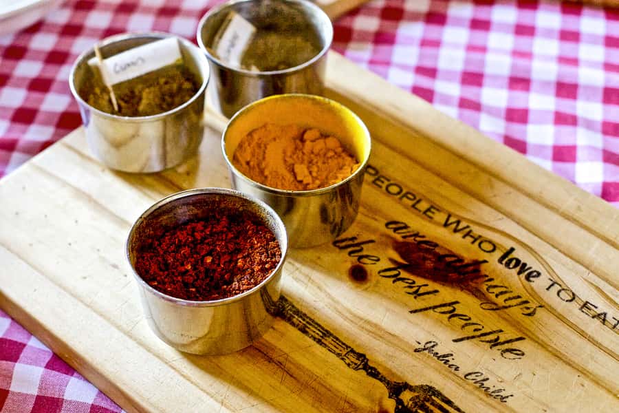 Cape Town: Cape Malay Cooking Class in Bo-Kaap - The first half hour: spices, stories, and kitchen work