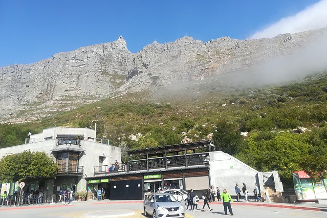 Cape Town City Tour - The Atlantic drive links suburbs, beaches, and viewpoints