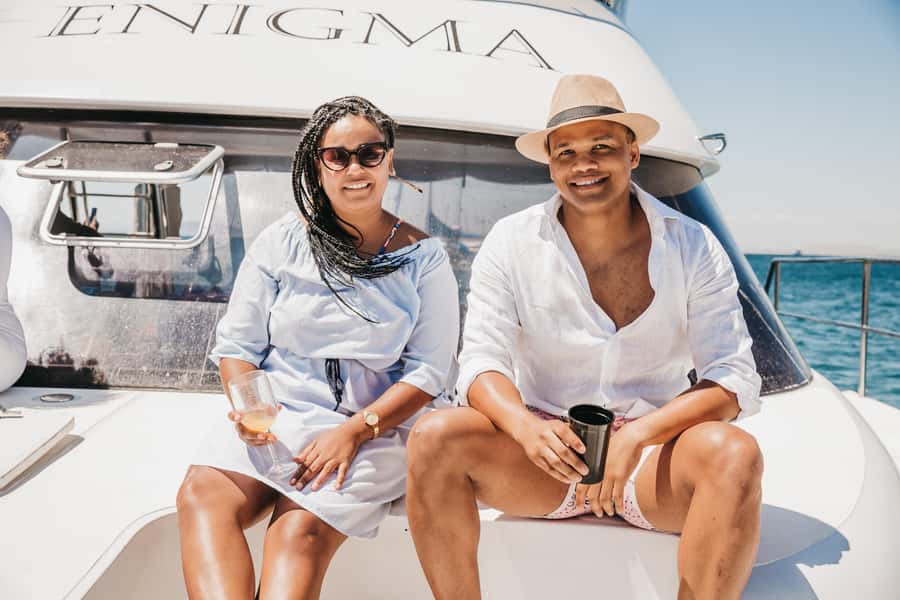 Cape Town: Coastal Cruise & 2-Course Lunch Combo - What the 150-minute outing feels like
