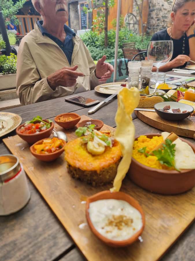 Cape Town: Culinary Walking Tour with Food Tastings - Guides Brad and Lindy shape the experience