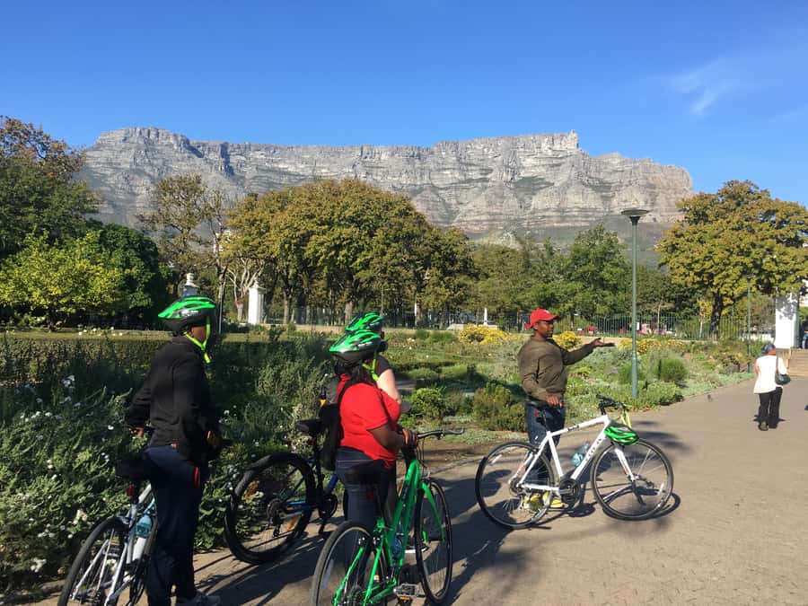 Cape Town Guided City Cycling Heritage Tour - Private Tour - Bo-Kaap by bike and on foot