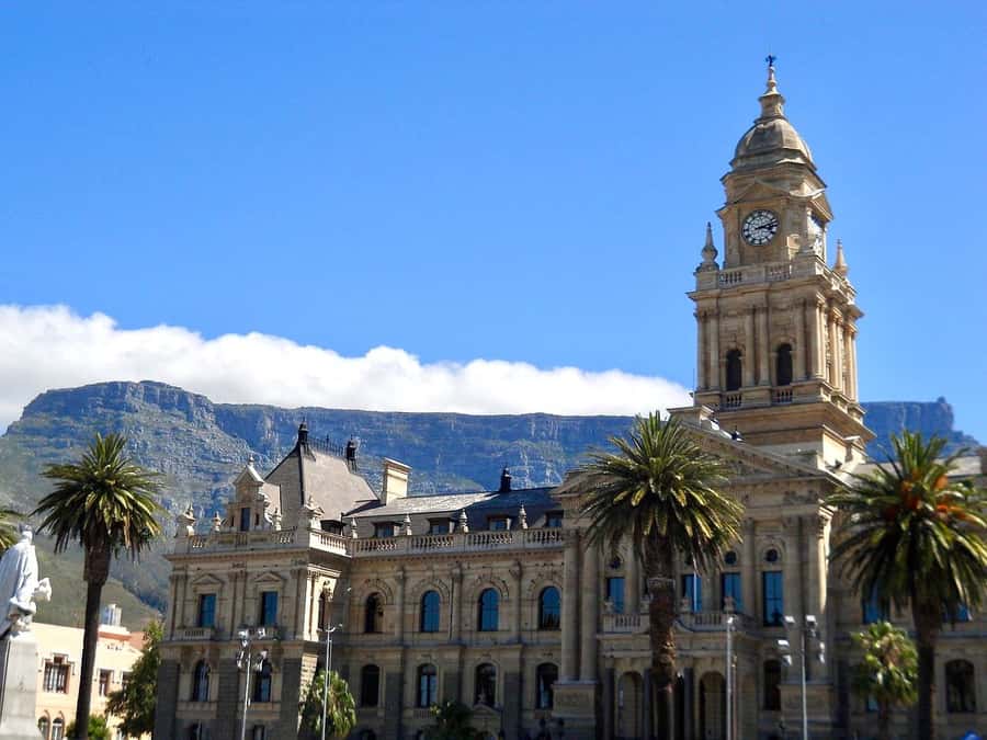 Cape Town: Guided Half-Day City Tour with Table Mountain - Guides, transport, and the pace of the day
