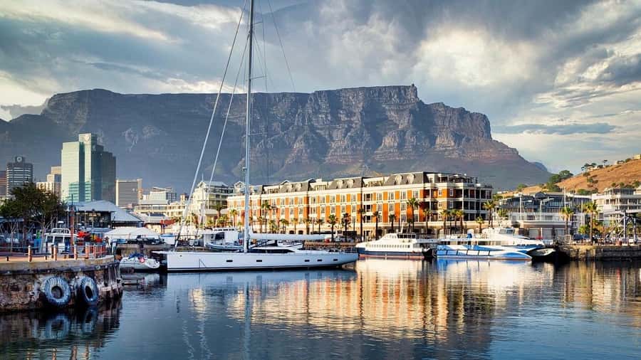 Cape Town: Half-Day e-Bike City Tour - Starting at the V&A Waterfront and yacht marina