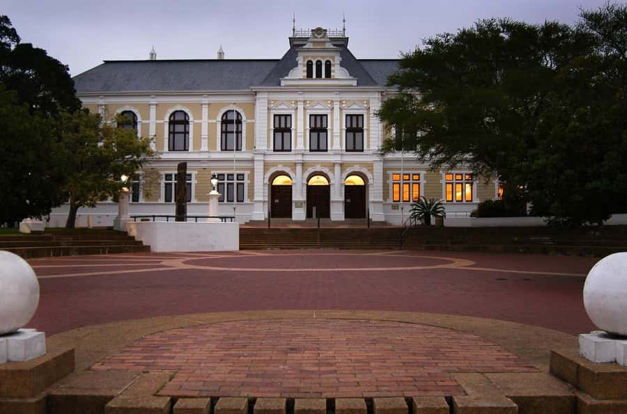 Cape Town: Half-Day Guided City Sightseeing Tour by Bus - Key points to know before booking