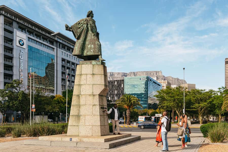 Cape Town: Half-Day Walking City Tour and African Lunch - Greenmarket Square and the city’s public life