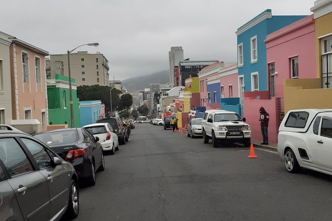 Cape Town Halfday City and Table Mountain Tour - Signal Hill gives you the classic city photograph