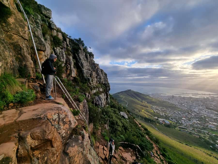 Cape Town: Lion's Head Sunrise or Sunset Guided Hike - What the guides add to the experience