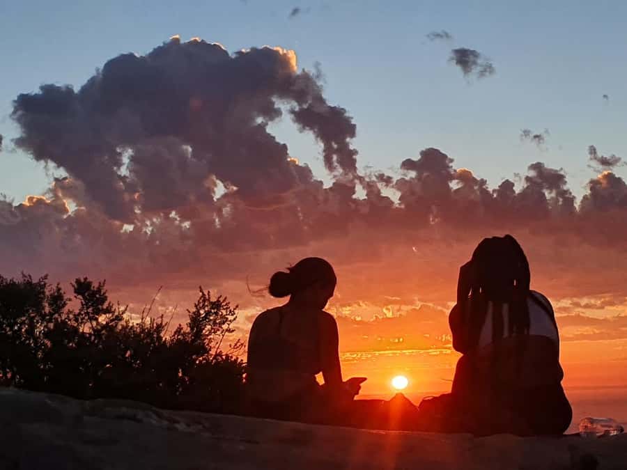 Cape Town: Lion's Head Sunrise or Sunset Hike - What to bring and what to leave behind