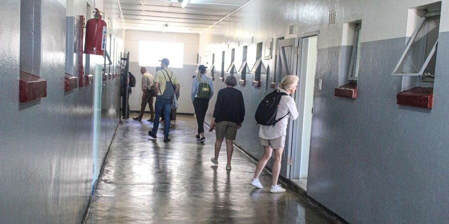 Cape Town: Robben Island ferry ticket plus Guided Tour - What $71 includes, and what it does not