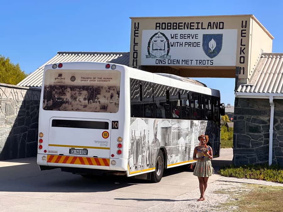 Cape Town: Robben Island & Table Mountain w/Hotel Transfer - What the guide adds to the day