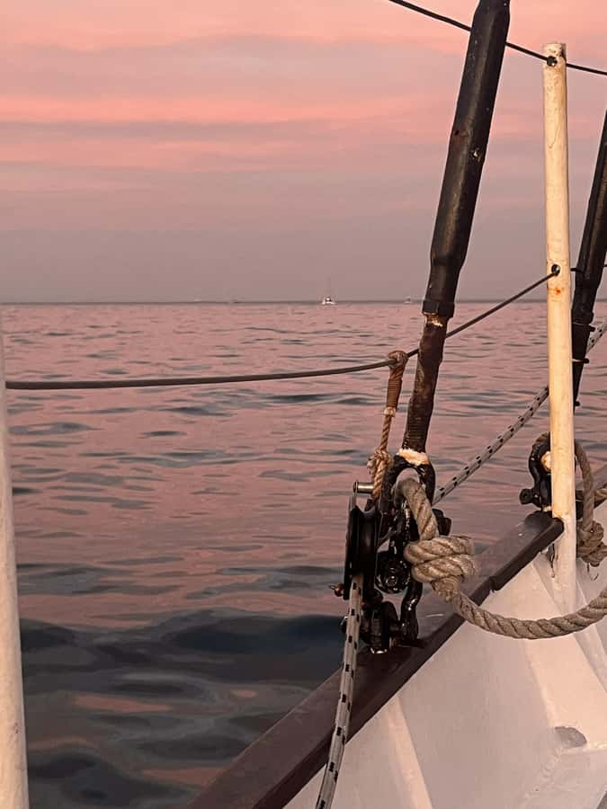 Cape Town: Sunset Cruise from V&A Waterfront with Bubbly - Sunset, sparkling wine, and the return to the Waterfront