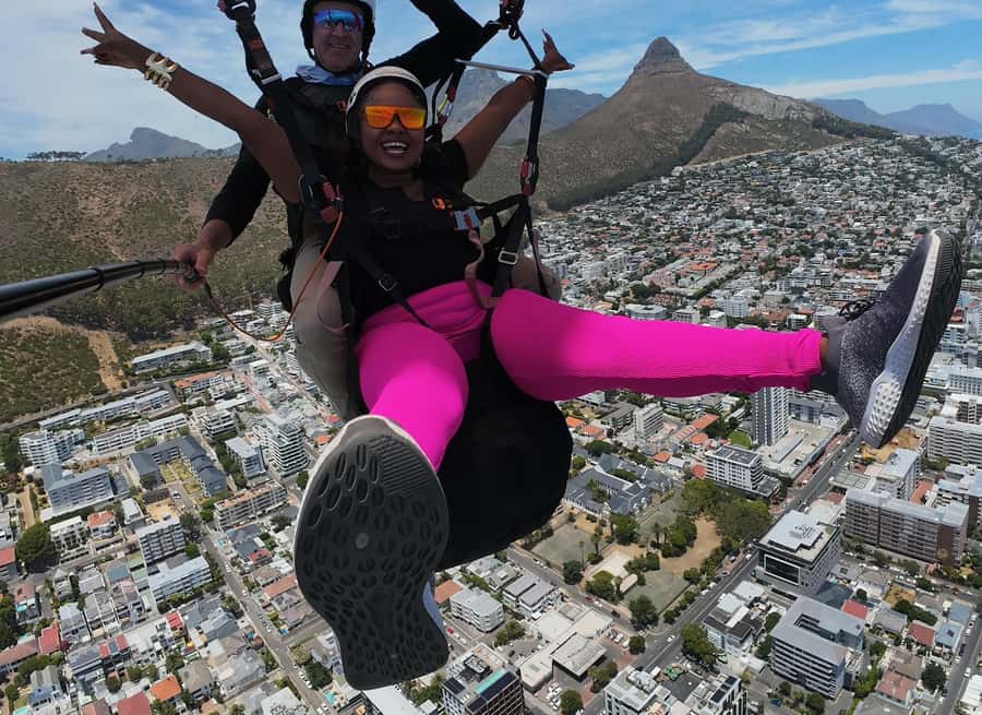 Cape Town: Tandem Paragliding with Instructor - Five to 20 minutes above Cape Town