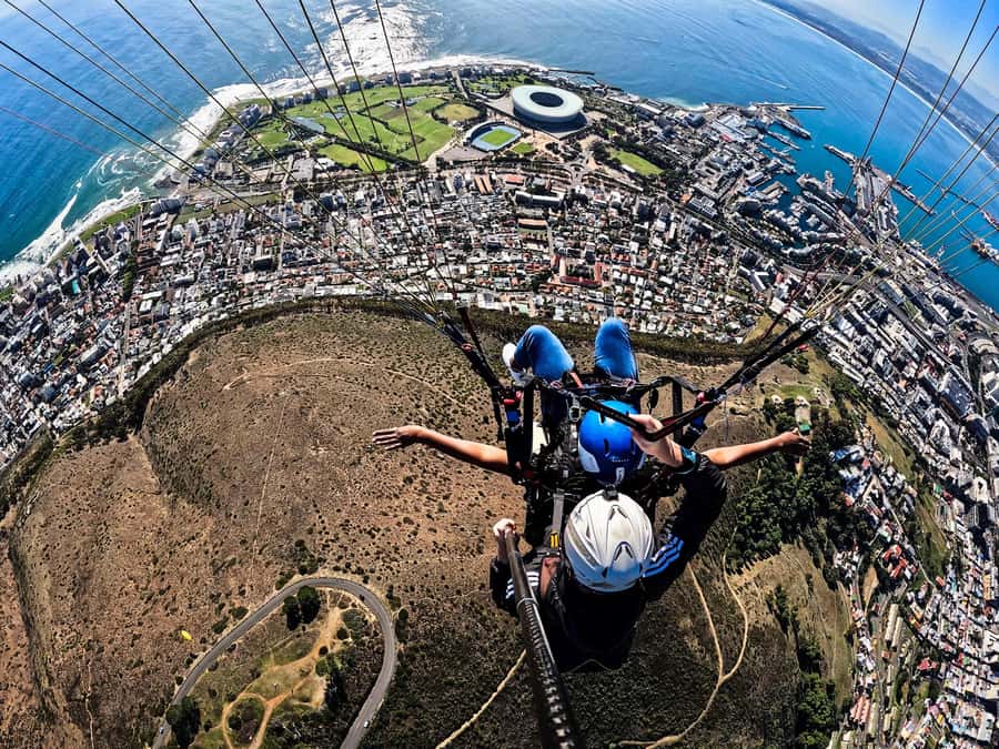 Cape Town: Tandem Paragliding with views of Table Mountain - What the pilot adds to the experience
