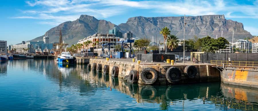 Cape Town Tour: Table Mountain, Penguins & Cape Point+Pickup - A quick finish at Muizenberg Beach