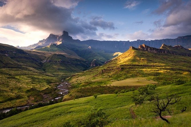 Drakensberg Mountains & Nelson Mandela Capture Site Full Day Safari - Howick Falls gives the day a strong opening