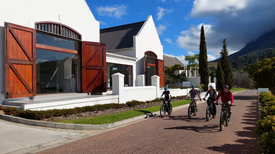 Franschhoek: E-bike Tour with Wine Tasting and Lunch - Guide quality and group size