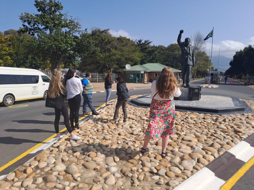 Franschhoek & Stellenbosch: Full-Day Wine Tour - Mountain views and the Franschhoek Valley lunch