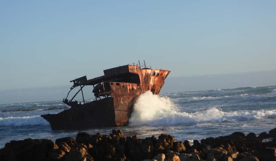 From Cape Town: Full-Day Cape Agulhas Private Tour - The Cape Agulhas lighthouse and the best short walk
