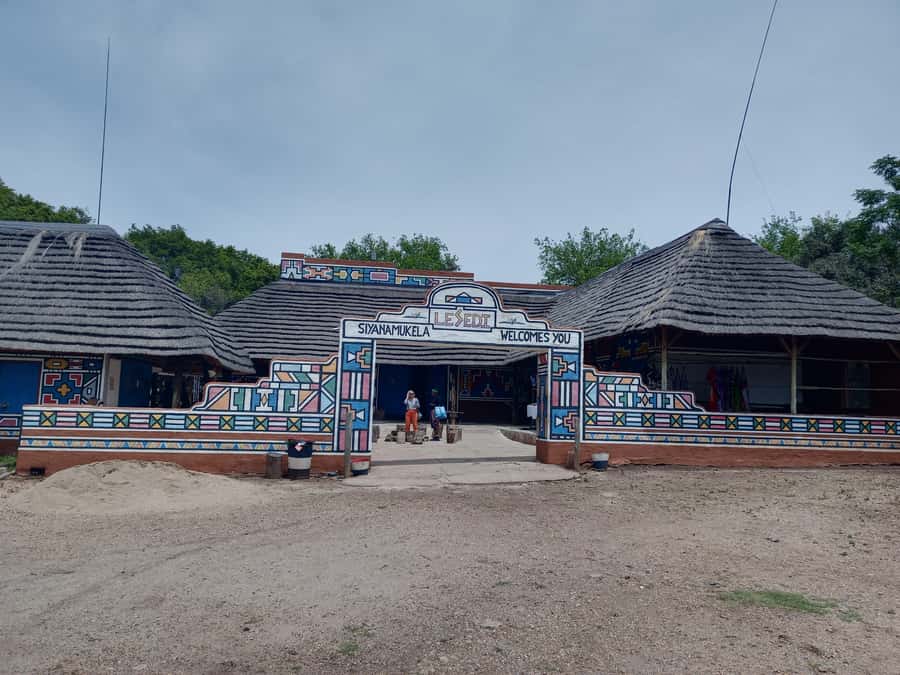 From Johannesburg: Lesedi Cultural Village & Lion Park Tour - Why this makes a good Johannesburg day trip