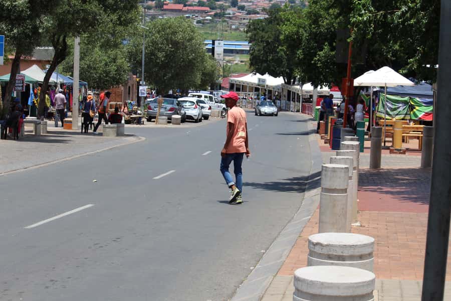 From Johannesburg: Pretoria, Soweto & Apartheid Museum Tour - What the guide adds
