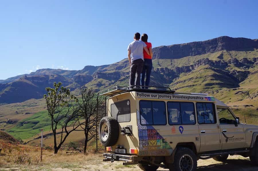 From Underberg: 4x4 Sani Pass Tour and Basotho Village Visit - The 4x4 climb from Underberg or Himeville