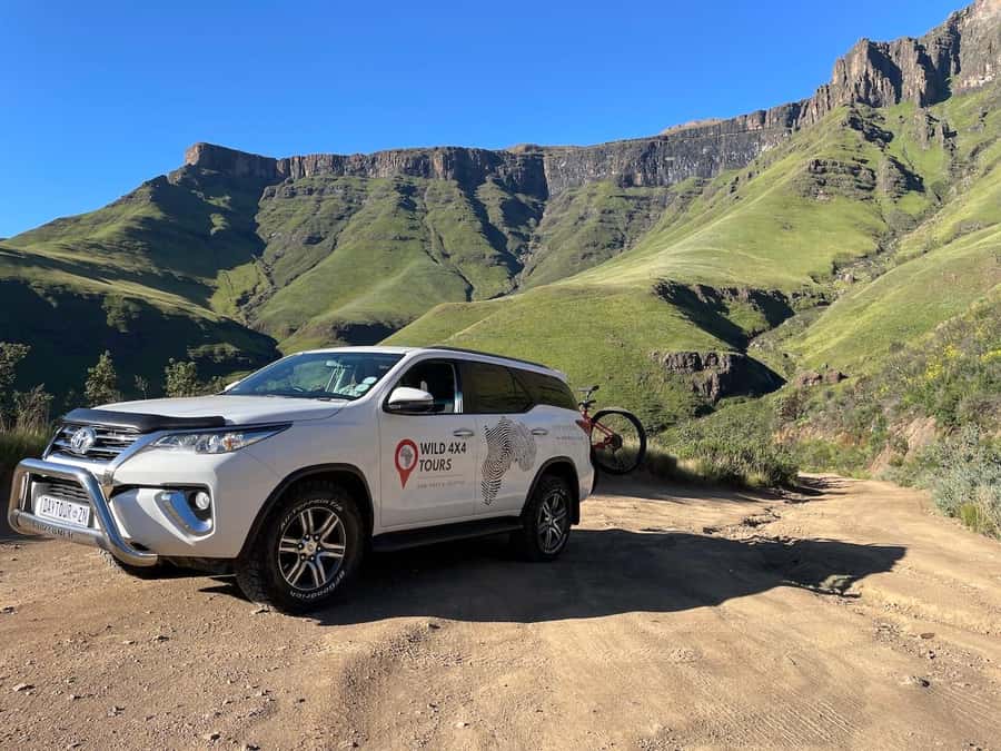 From Underberg: Sani Pass Private Day Tour - Starting in Underberg and climbing by 4x4