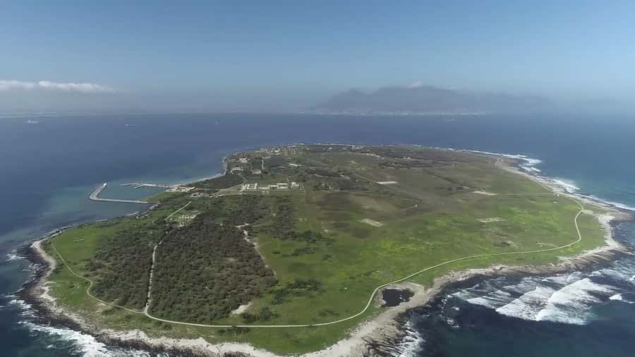 Half Day Robben Island including Tickets and Transfers Tour - A useful hour at the V&A Waterfront
