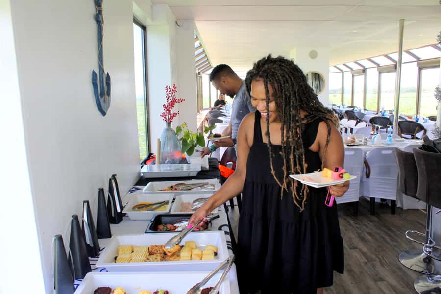 Hartbeespoort Dam: The Luxury Alba Boat Cruise with Food - Who will enjoy this two-hour cruise?