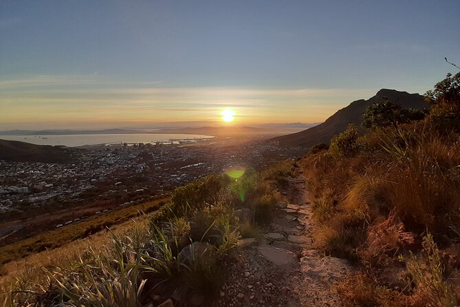 Hiking Lion's Head for sunrise, coffee & hotel Pick-up & Drop off - Starting in the dark on Signal Hill Road