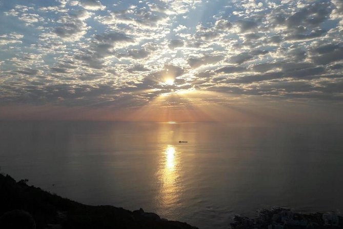 Hiking Lion's Head Sunrise or Sunset - What a guide adds in low light