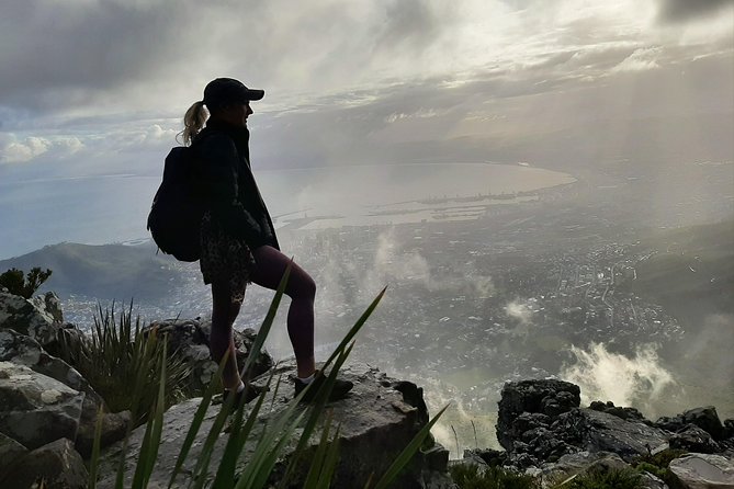 Hiking Table Mountain via India Venster Morning Hike - Following the Venster Buttress into the ravine