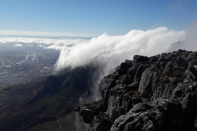 Hiking Table Mountain via Kasteels Poort Morning Hike - Scrambling through the gorge