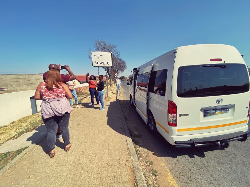 Jo'berg in 1 Day: Soweto, Apartheid Museum & City Tour - Seeing Soweto’s different sides