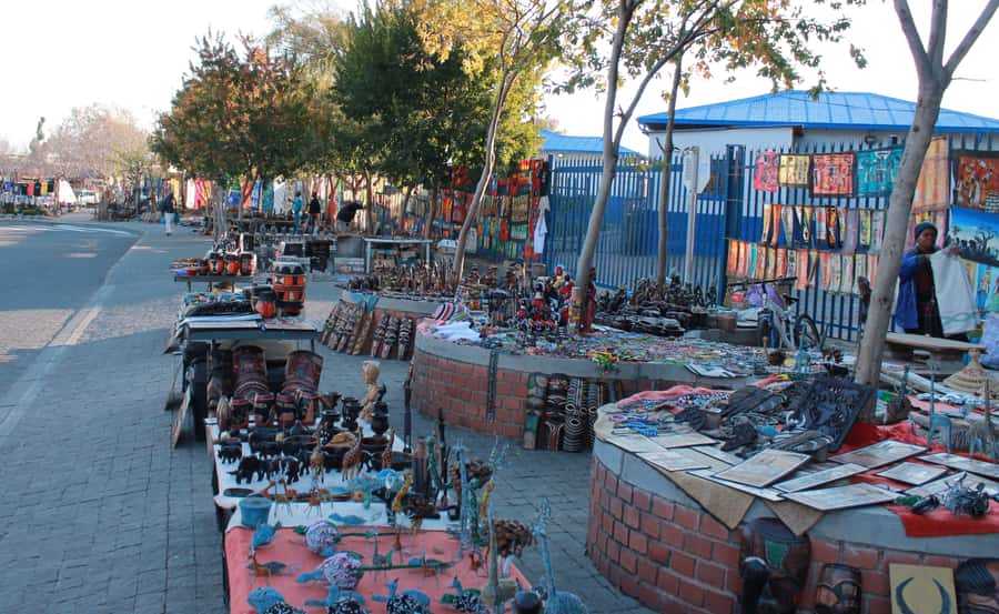 Jo'berg in 1 Day: Soweto, Apartheid Museum & City Tour - Johannesburg landmarks between the museums
