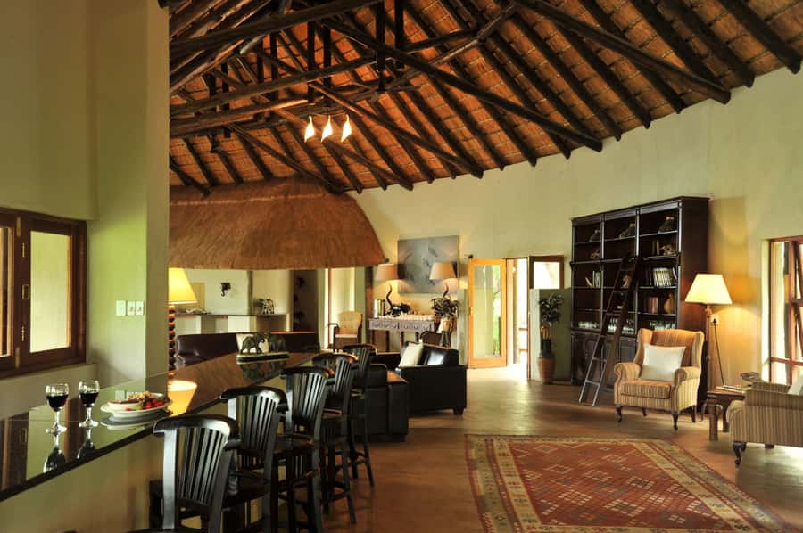 Johannesburg: 2-Day 4-Star Pilanesberg Safari - Day one: first wildlife drive before lunch